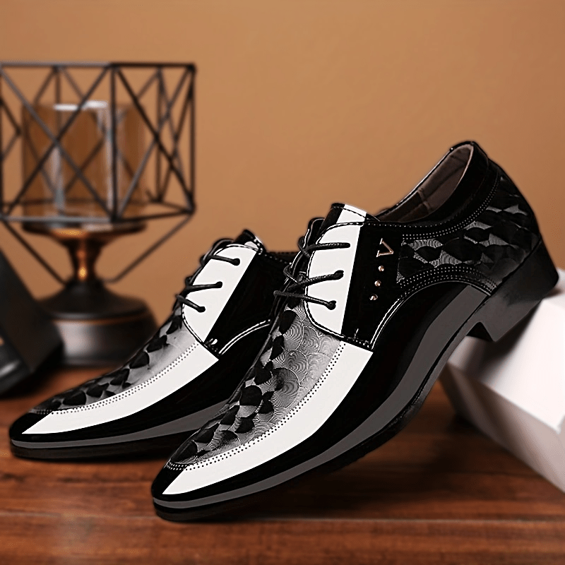 Nouvelles chaussures habillées pour hommes, chaussures élégantes et brillantes pour hommes, grandes tailles, moccasins décontractés, cadeau pour hommes, chaussures confortables pour hommes, chaussures habillées de style business pour hommes, version coréenne, chaussures populaires britanniques pour hommes, chaussures noires pour hommes
