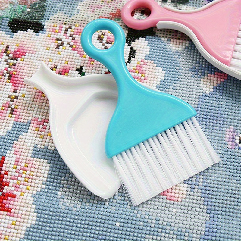 

1pc Diamond Painting Cleaning Brush Kit, Diy Embroidery Drill Sweep Accessory, Easy-grip Handheld Dustpan Tool For Art Crafts, With Multi-color Brush Heads And White Storage Tray