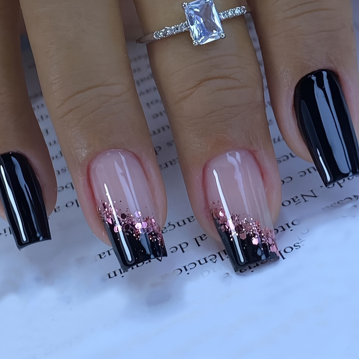 

Square Shape Medium Length Press On Nails With Black And Nude Colorblock Design Featuring Strobe Finishes - Fashionable Detachable Nails Set