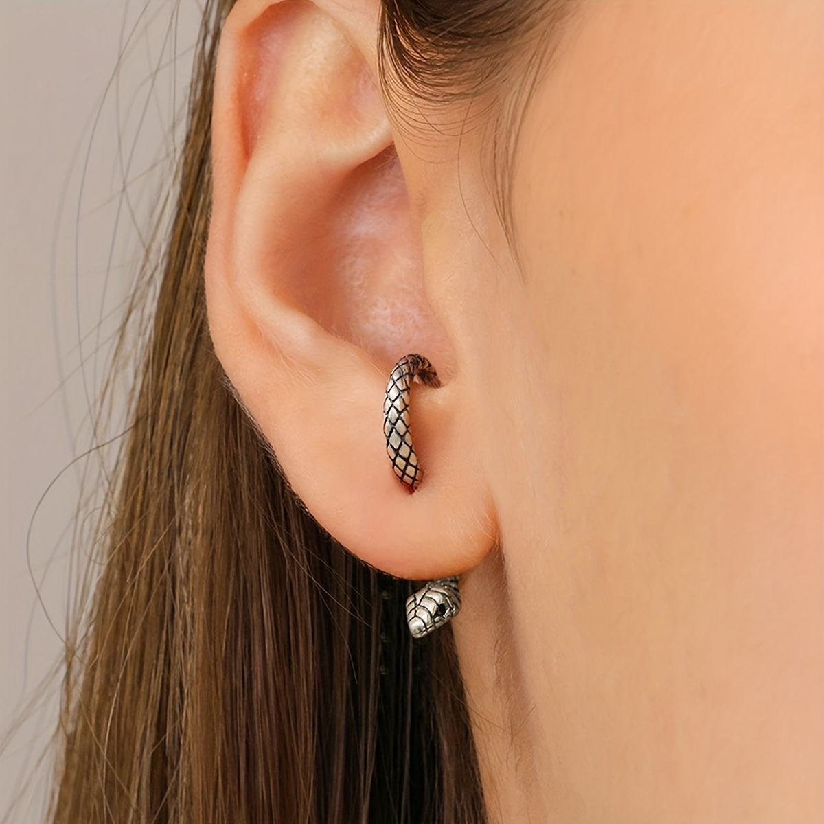 

1pair Fashion And Retro Snake Shape Earrings, Versatile And Easy-to-wear, Combine Well With Any Outfit