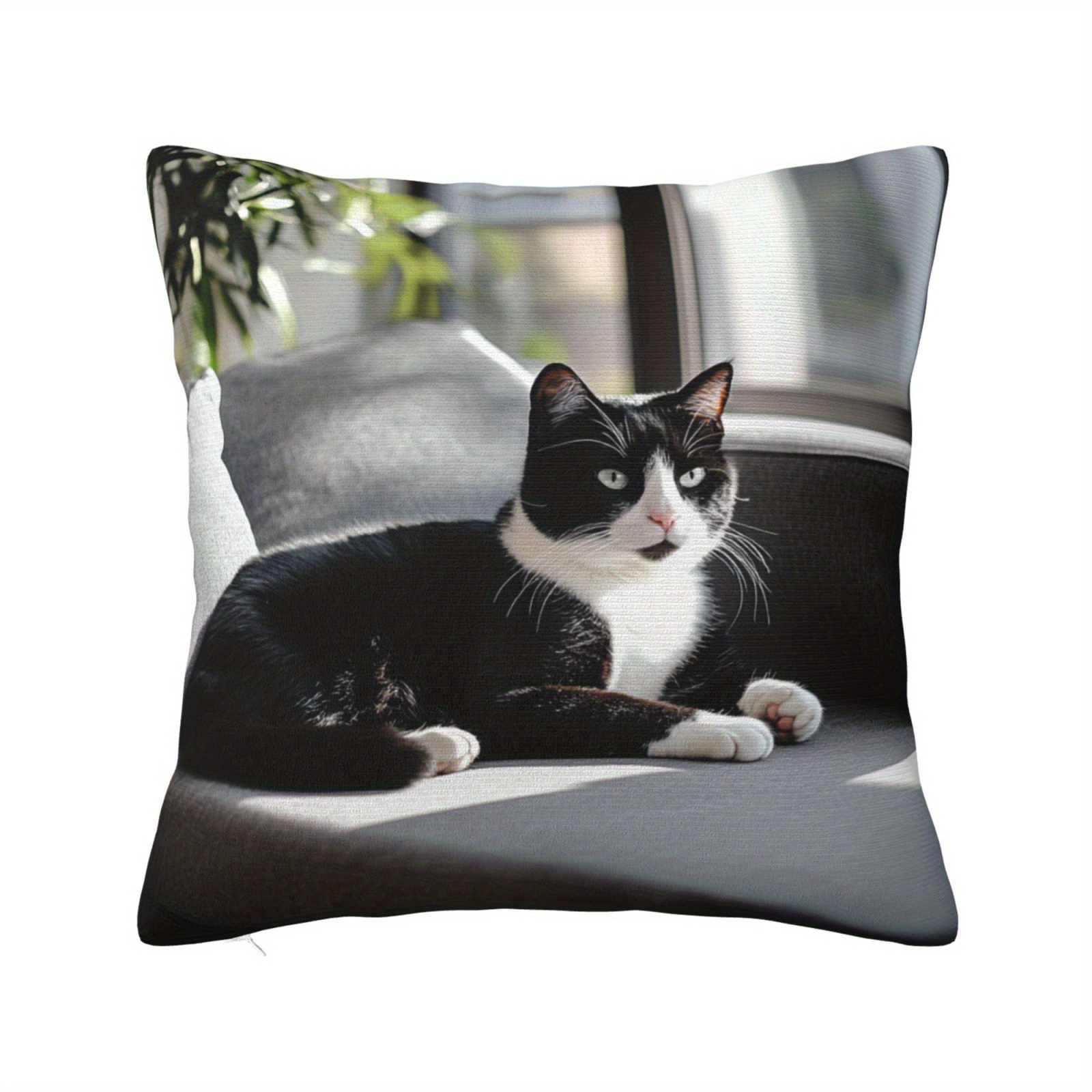 

1pc 18x18in Black And White Cat Velvet Throw Pillow Cover - Soft Polyester Decorative Cushion Case With Zipper Closure For Home, Bedroom, Living Room, Or Office