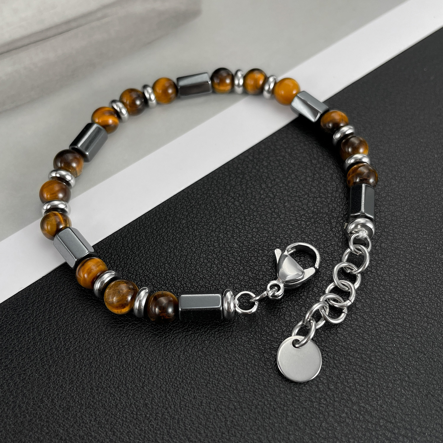 

Bracelet en Acier Inoxydable pour Homme de Style Bohémien avec Perles d'Œil de Tigre Naturelles - Bijoux au Design Géométrique Tendance