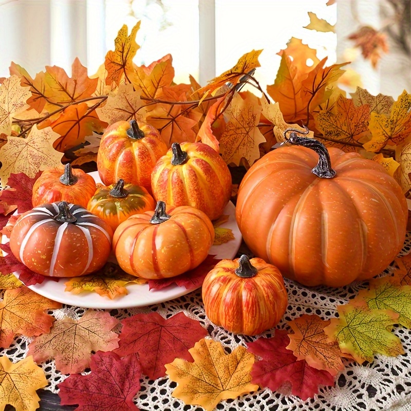 Décoration De Citrouilles Avec Des Bougies, Des Feuilles, Des  Grâce,et L'automne Halloween Concept Photo Stock - Alamy