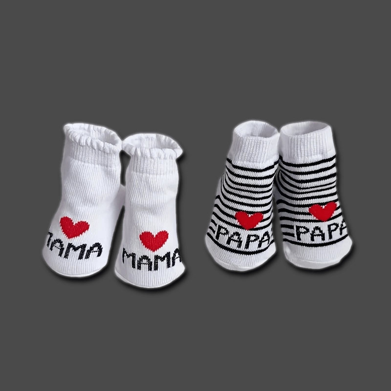 2 paar sokken met hartjesstrepen tot halverwege de kuit, geschikt voor kinderen van 0-1 jaar