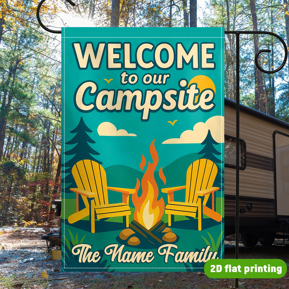 TEMU 1 Drapeau de Jardin Personnalisable pour Camping. Chaises Jaunes, , Pins, Soleil, Oiseaux ; " à Notre Camping". Nom Personnalisé/Famille, Thème