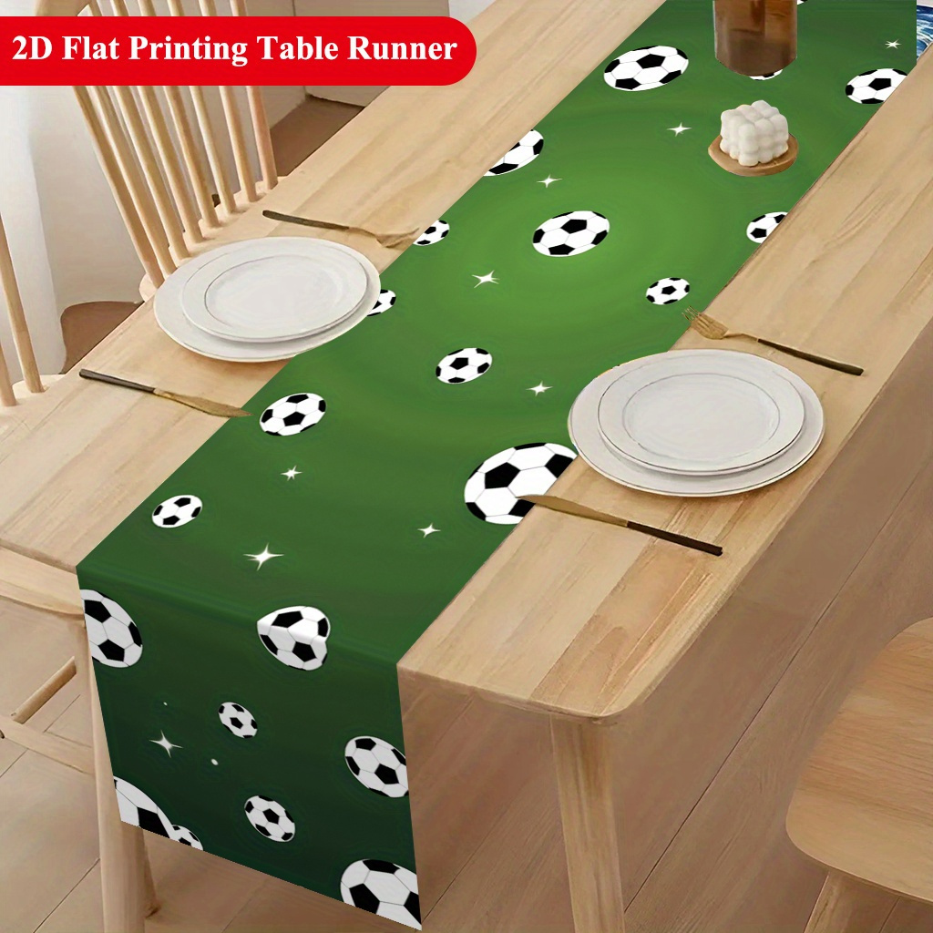 TEMU Chemin de table plat 2D, 1 pièce, ballon de football volant au-dessus d'une pelouse verte, en , rectangulaire, convient pour tables à manger,