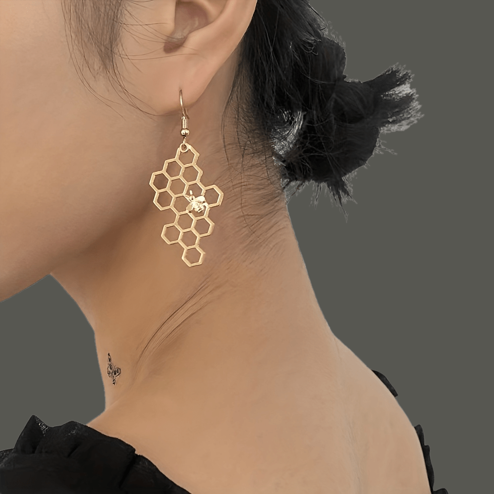 Image of 1 Pair Elegant Easy Creative Bees, Honeycomb Fun Women' Earrings Suitable For Daily And Casual Wear
