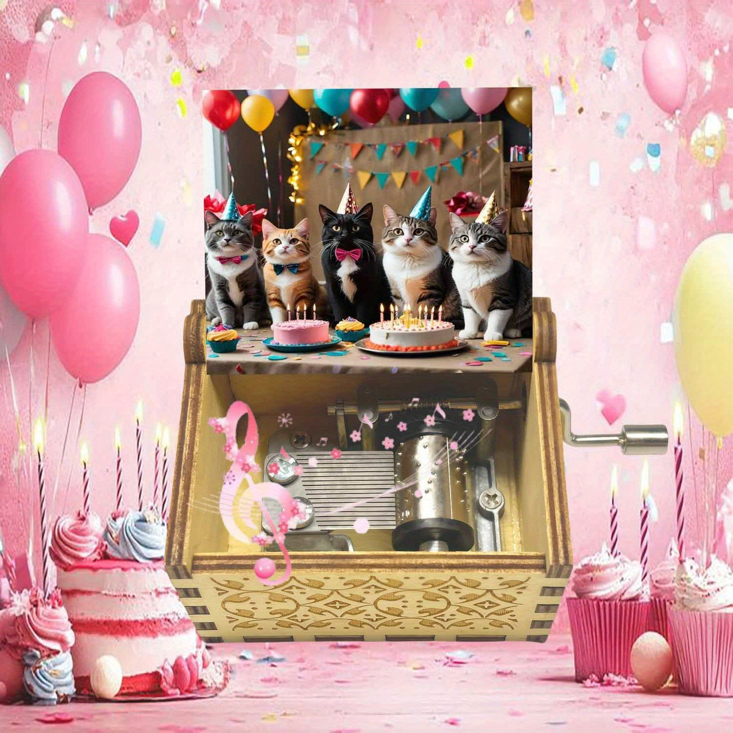 E-shop Eine Vintage Holz-Spieluhr mit Handkurbel, mit einem wundervollen Katzen-Design für Geburtstagsfeiern, spielt "Happy Birthday". Ein perfektes