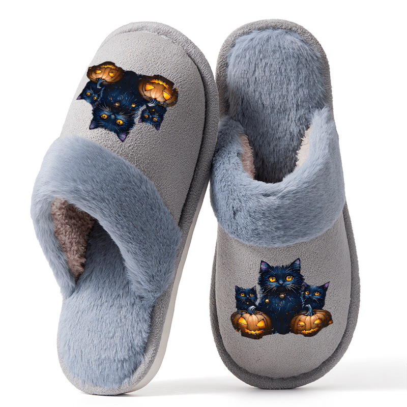 [  schoenen] warme pantoffels voor heren en dames, gemaakt van ultra-zachte   en   fleecevoering, handgenaaid met uitzonderlijk vakmanschap, eva zachte  , lichtgewicht en stil. het bovenwerk van de schoen bevat mysterieuze zwarte kat- en pompoenpatronen.