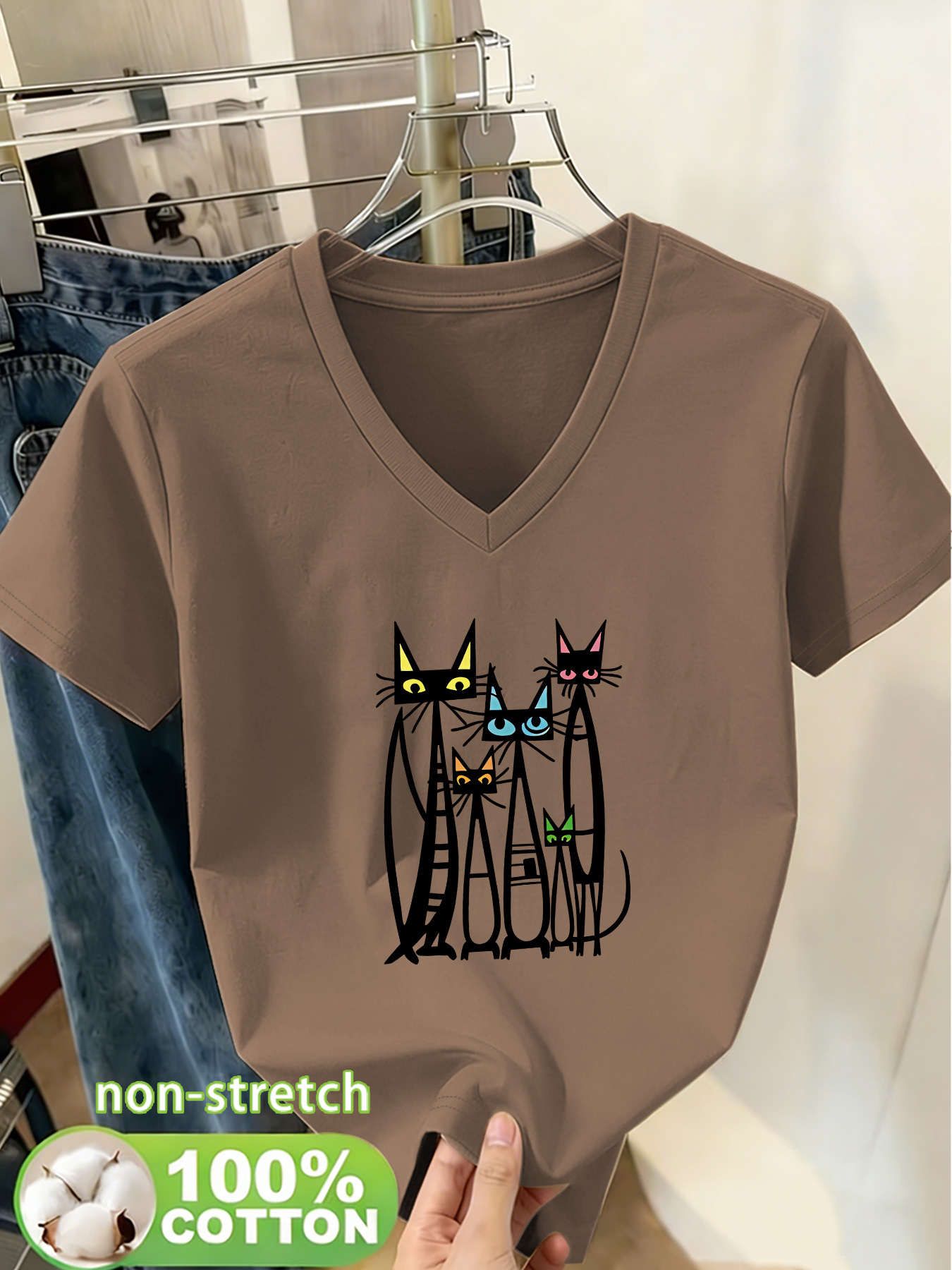 100% damska letnia nowość t-shirt z dekoltem w   i krótkim rękawem z nadrukiem pięciu stylizowanych czarnych kotów o różnych rozmiarach, każdy z nadrukiem kota o oczach   koloru. uniwersalna do codziennego noszenia, oddychająca i wygodna