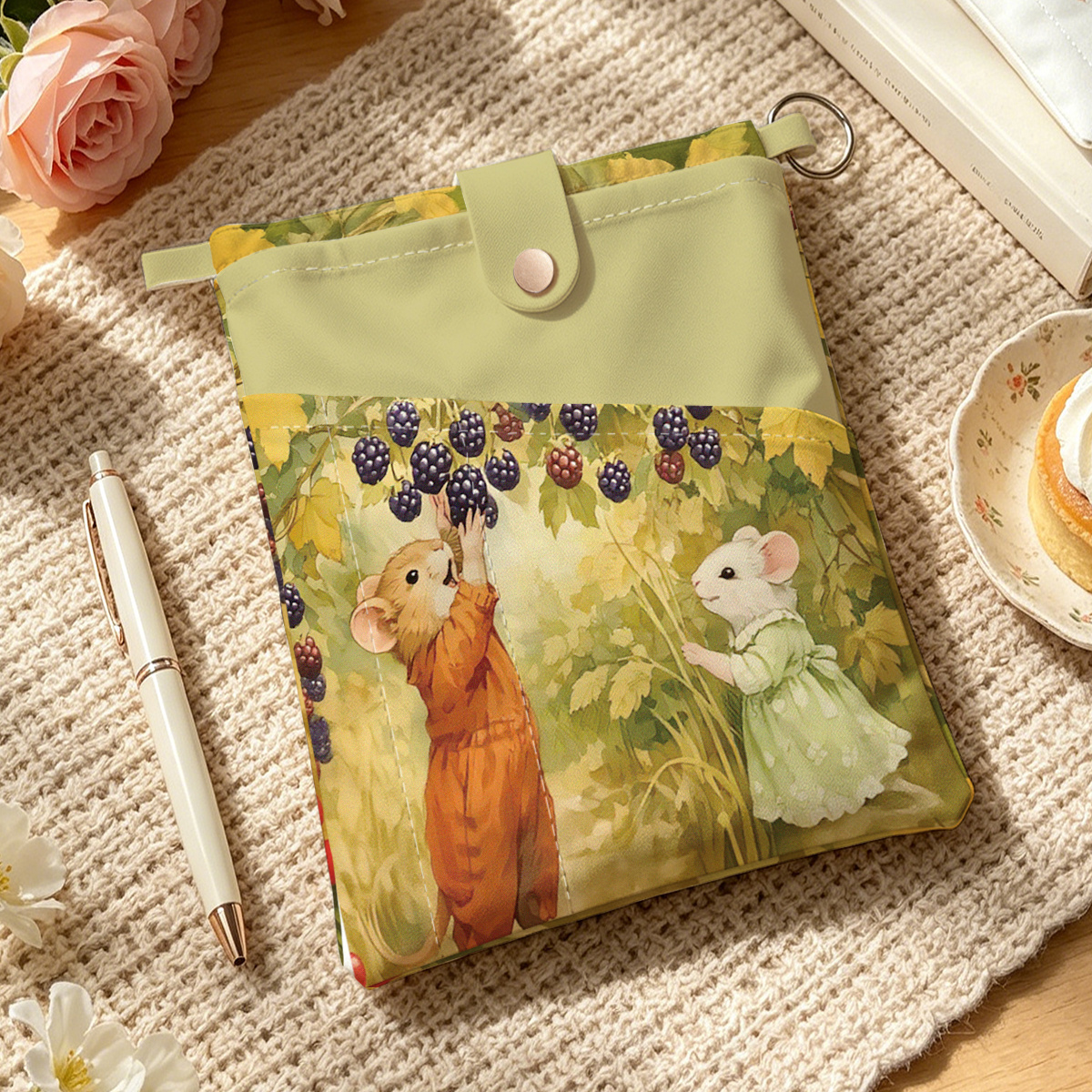 TEMU 1 Housse de livre avec illustration vintage de souris cueillant des raisins, pour les stylos, les livres format A5 et les cahiers. Parfaite pour
