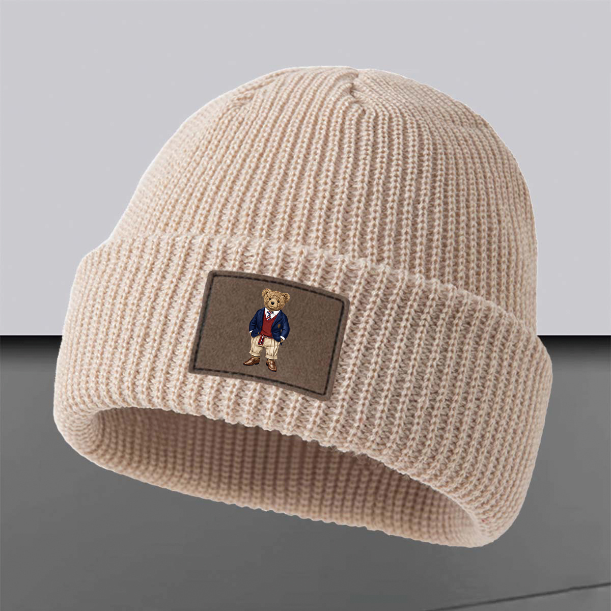 TEMU Bonnet bord en cuir avec étiquette à motif d' en peluche imprimé, bonnet de ski, bonnet hip-hop, bonnet décontracté, bonnet unisexe à enfiler