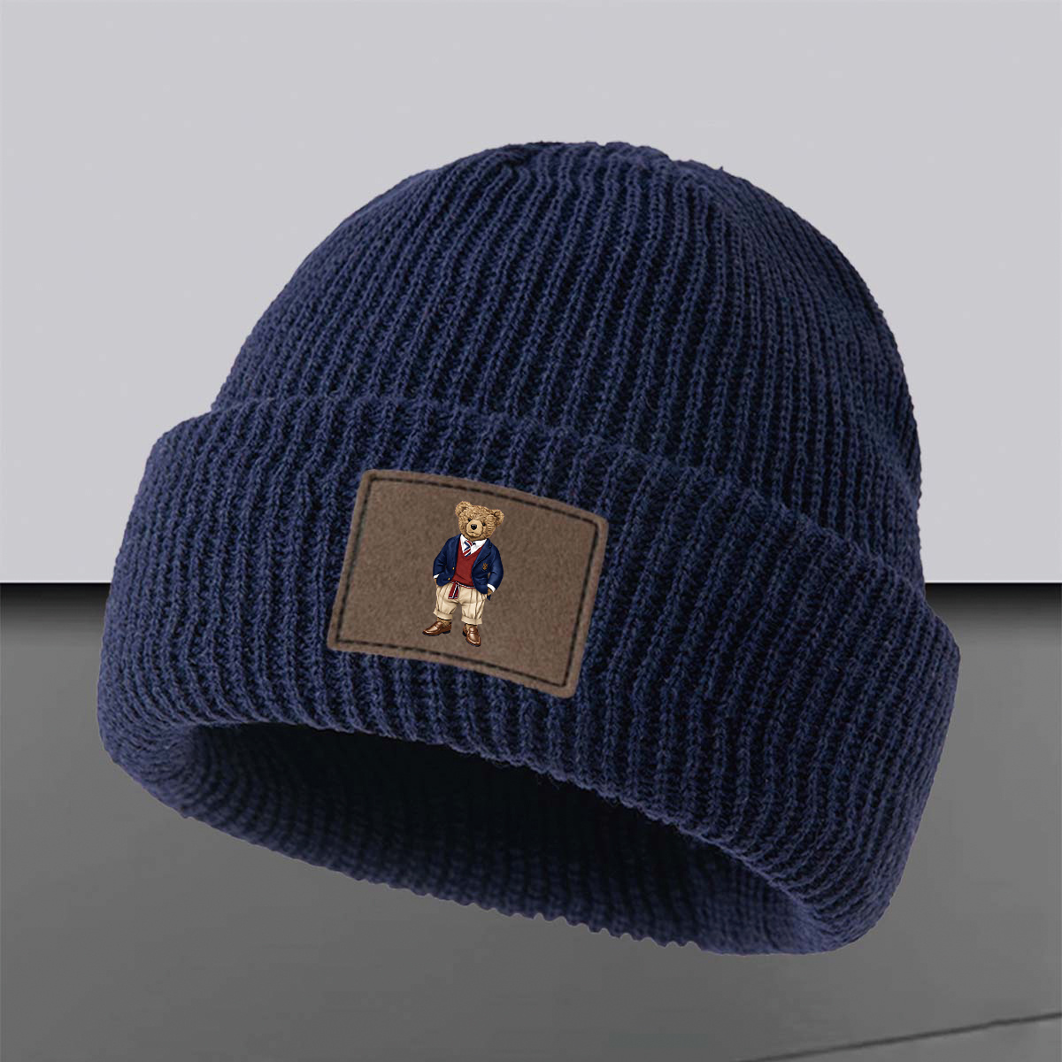 TEMU Bonnet bord en cuir avec étiquette à motif d' en peluche imprimé, bonnet de ski, bonnet hip-hop, bonnet décontracté, bonnet unisexe à enfiler