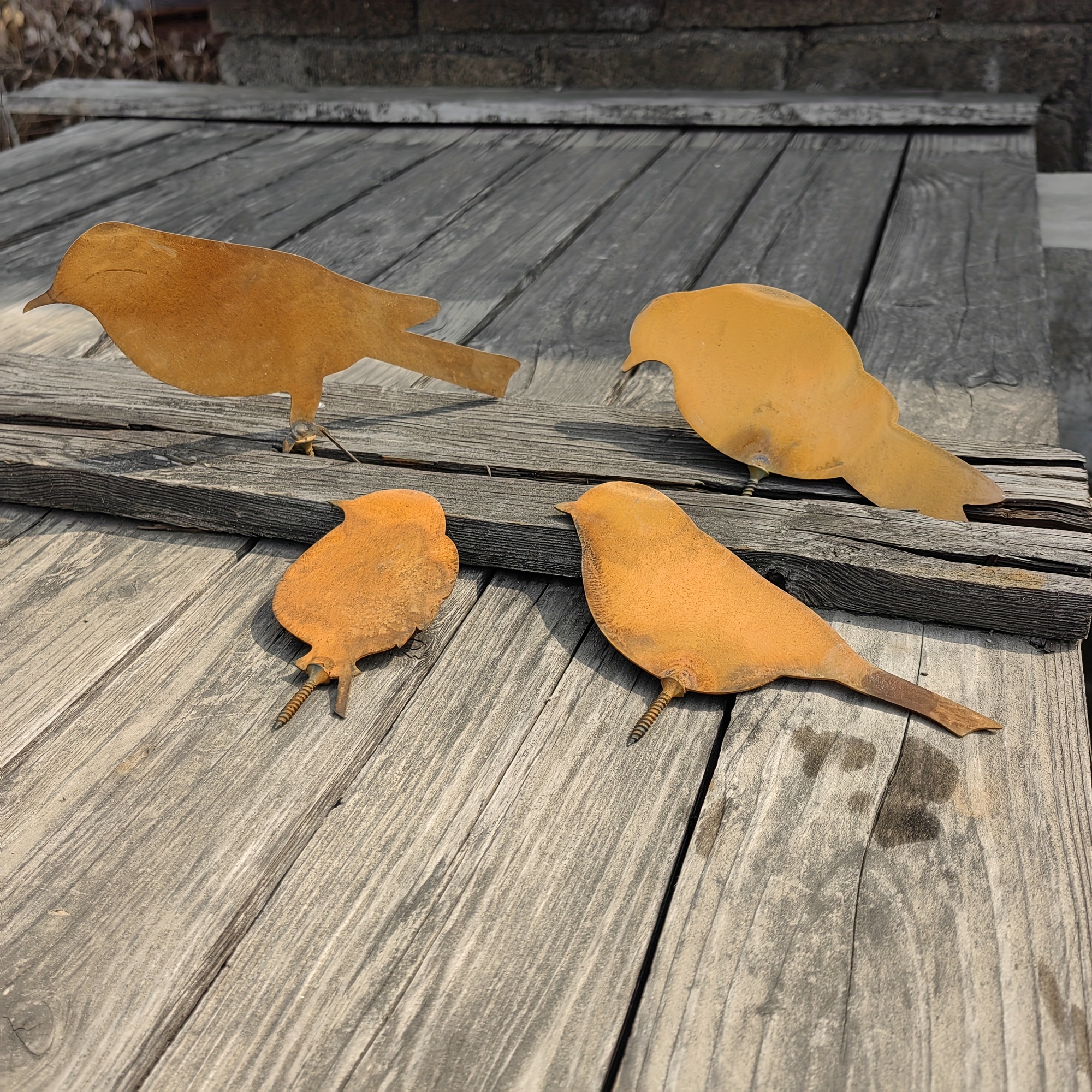 E-shop 4-teiliges Set handgefertigter Metallvogel-Dekoration – Realistische handgemachte Garten- Terrassenskulpturen, rustikale Outdoor-Vogelfiguren,