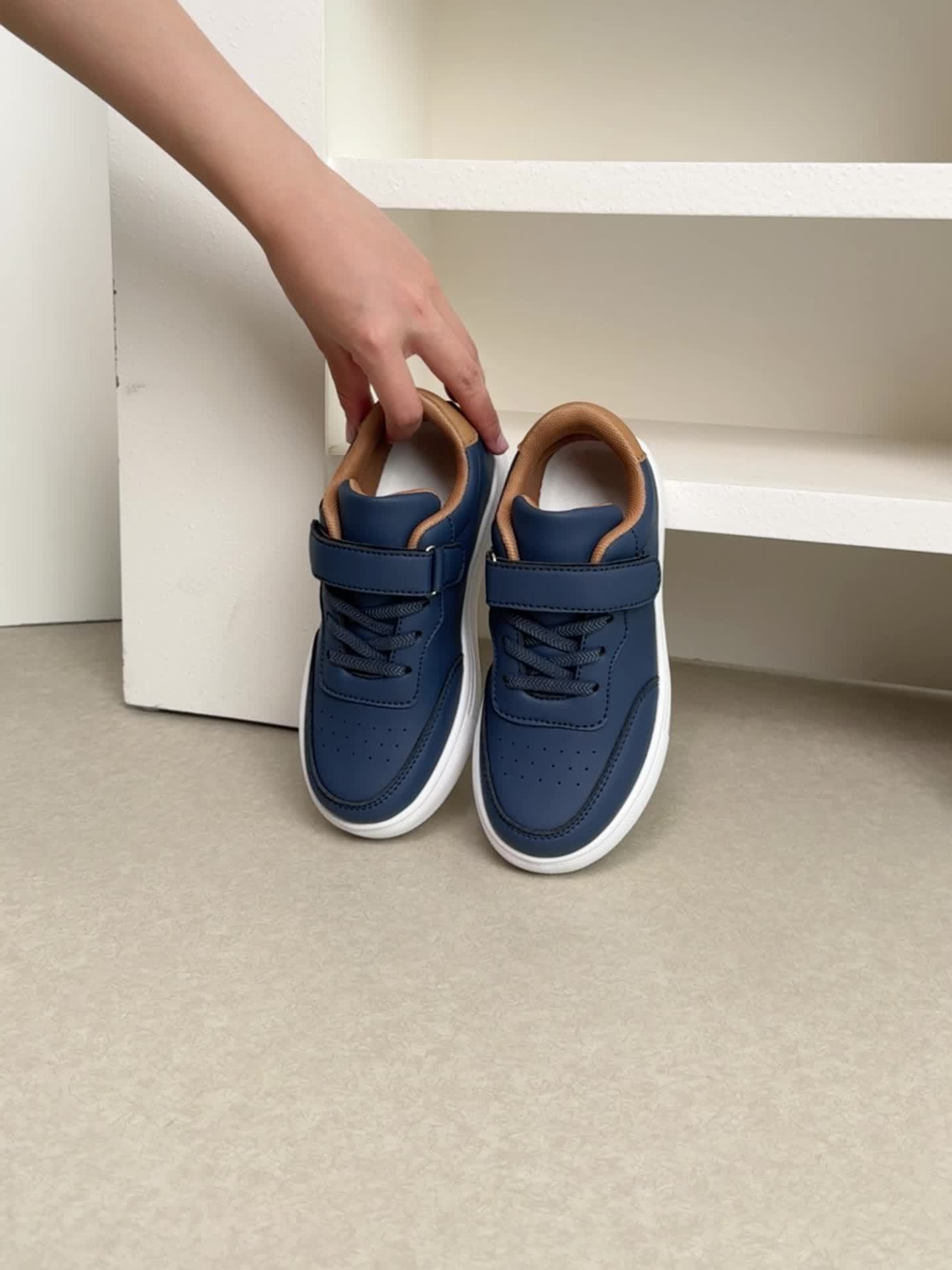 1 Par Zapatillas Bajas YAMEPP para Niños - Ligeras, Transpirables y de Sintético con Cierre Ajustable de, Suela Antideslizante de EVA y Detalles de Costuras Duraderas para Niños y Niñas, Zapatos Casuales para Senderismo al Aire Libre para Todas las Estaciones, Zapatillas de Senderismo para Niños, Calzado Infantil, Calzado Deportivo Infantil, Calzado de Ajuste Seguro, Zapato para Niño, Zapatilla para Niño, Zapato Escolar para Niño, Patines para Niña, Zapatillas para Niños, Zapatilla/entrenador - Imagen 12