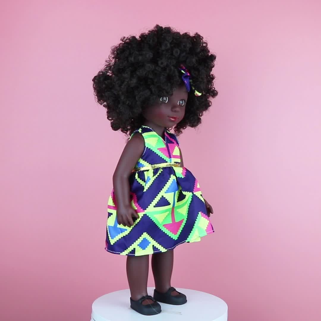 HOAYO Ensemble cadeau de 14 pièces pour poupée noire et poupée noire en  vinyle de 35,6 cm avec 1 ensemble de vêtements et chaussures, accessoires  pour cheveux, peigne, appareil photo, sac brillant