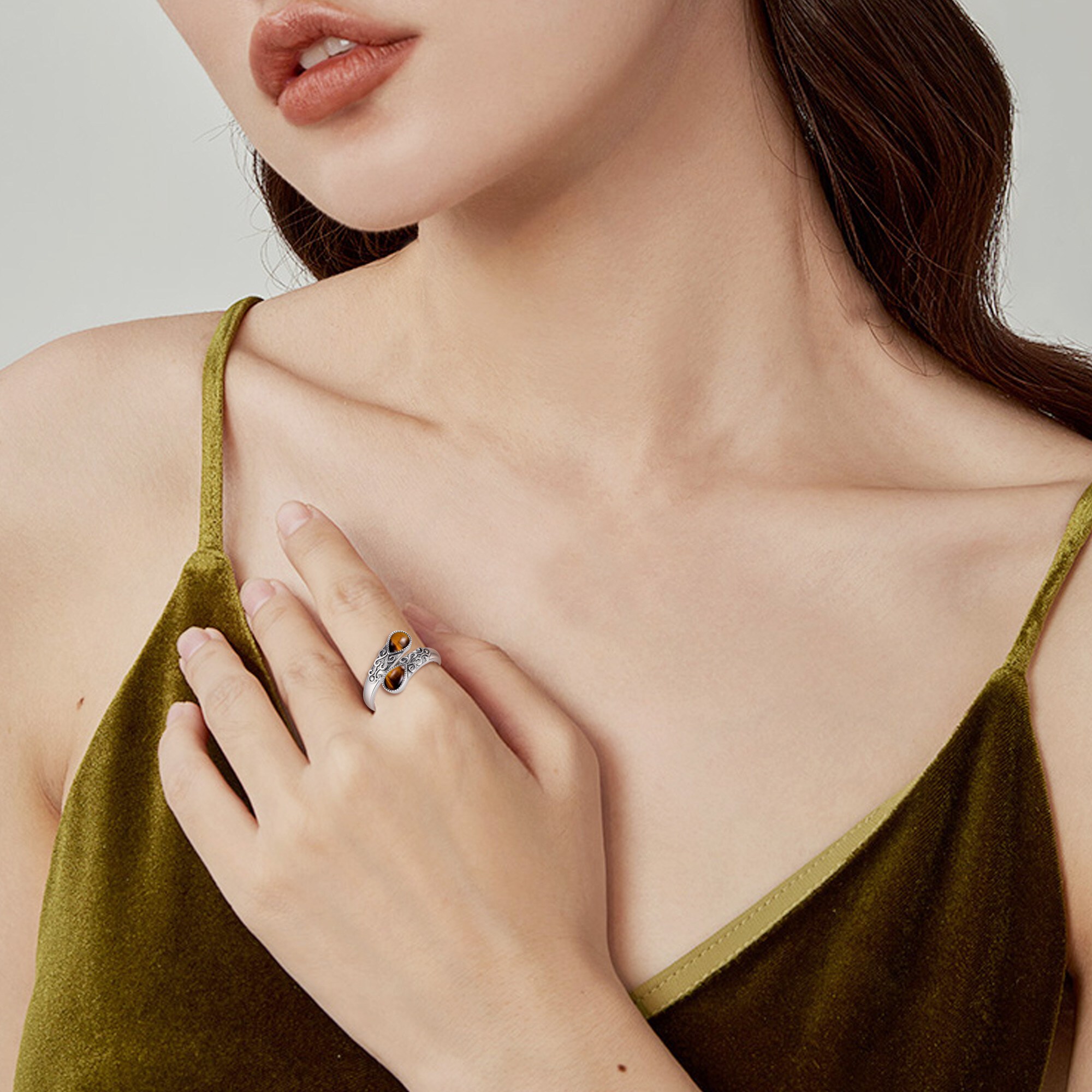 Women's Synthetic Tiger Eye Adjustable Band Ring — Victorian Style