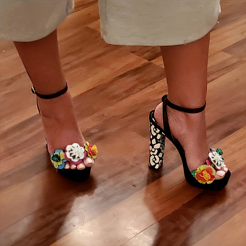 Women's Pointed Toe Slide Sandals 3d Triangle Decor Open Toe