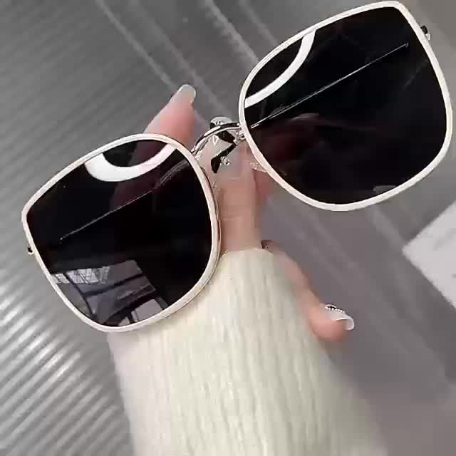 Square Rivet Decor Sunglasses Anti Glare UV400
