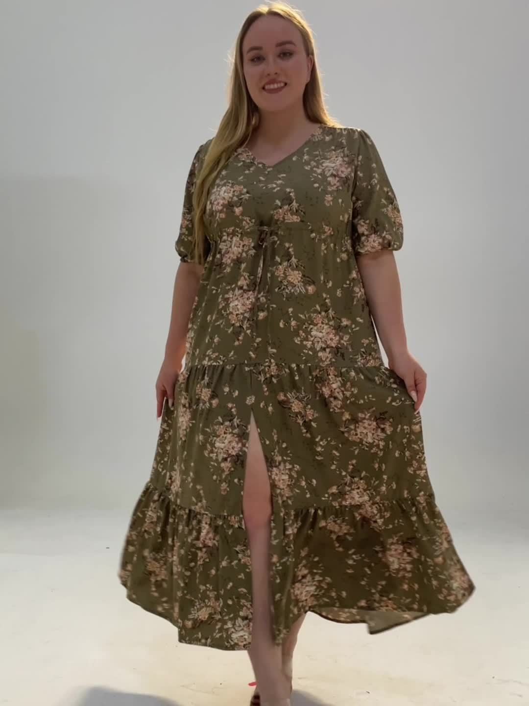 Vestido Plus Size Floral Longo Barra