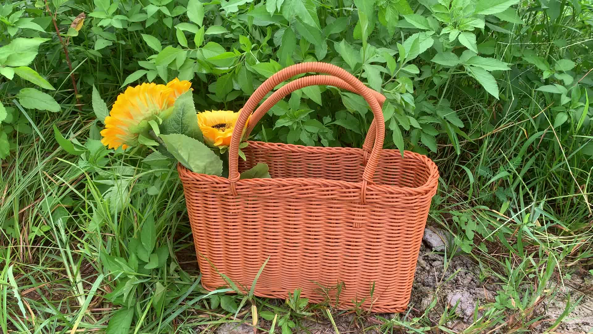 Handwoven Wicker Picnic Basket with Washable for Bread Fruits