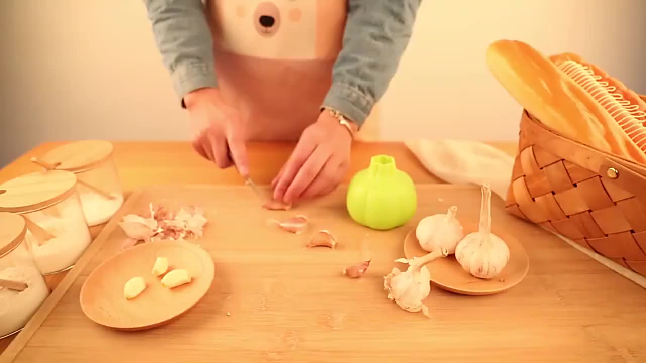 1pc Garlic Peeling Machine Creative RV Kitchen Silicone Soft Garlic Peeler  Garlic Peeling Tool Simple And Convenient Kitchen Gadget, Kitchen Stuff