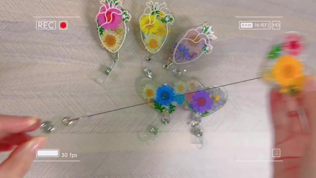 Retractable Badge Holders, Flower Badge Reel, Resin Badge Clip ID Card  Holders PVC Soft Pottery Bouquet Easy-to-Pull Buckle Nurse Badge Holder(Hibiscus  style-9pcs/set) : : Office Products