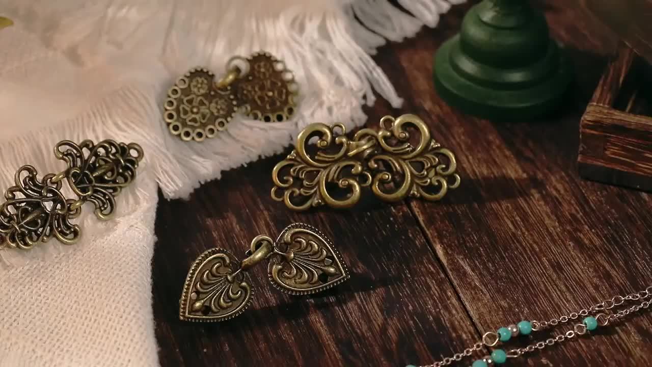 4pcs Vintage Zinc Alloy Sweater Clips Set