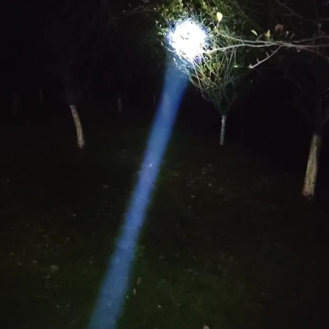 Lovcoyo Torcia elettrica ricaricabile a LED, luci da campeggio  multifunzionali con 6 modalità di luce, torcia elettrica impermeabile per  campeggio di emergenza uragano escursionismo pesca : : Fai da te