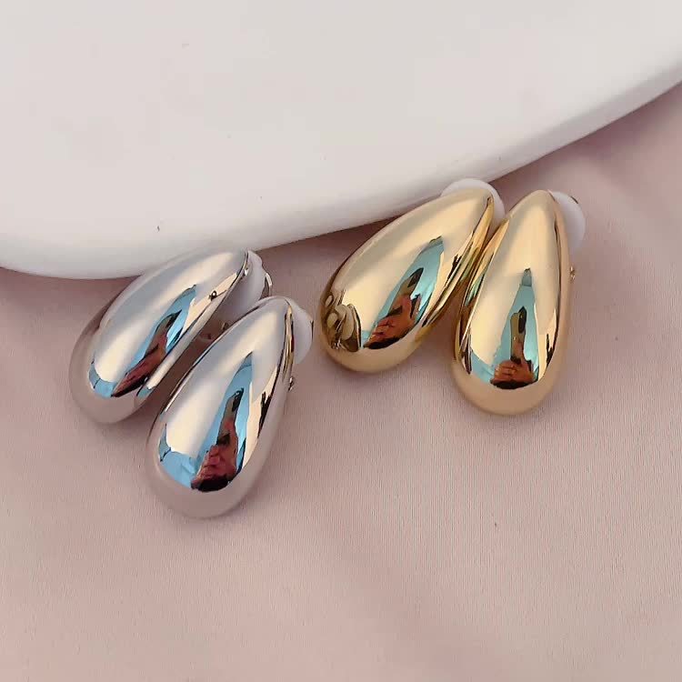 Unisex Fashionable Easy Ear Clips with Metal Texture