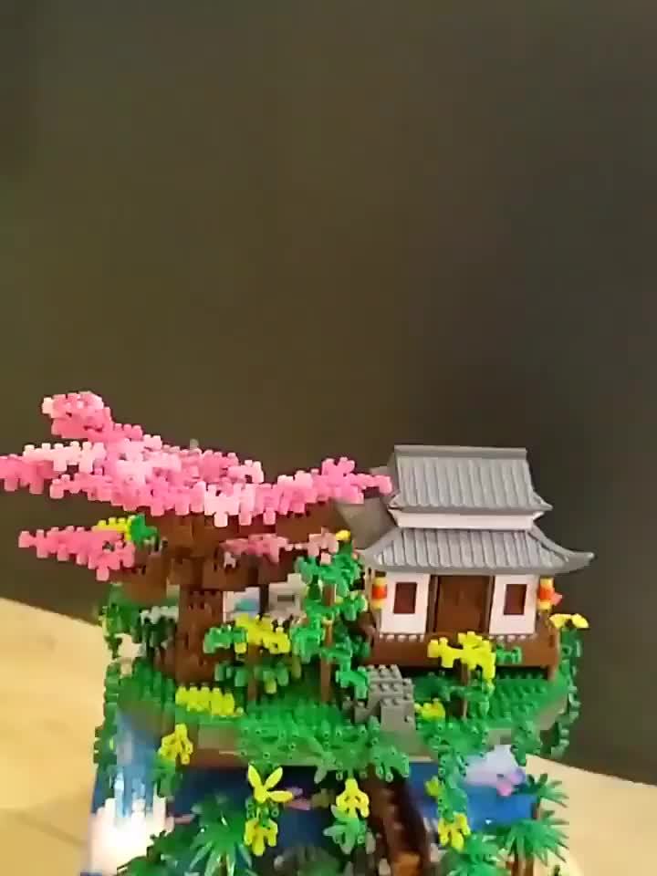 Creative Peach Blossom Pond Building Blocks Set