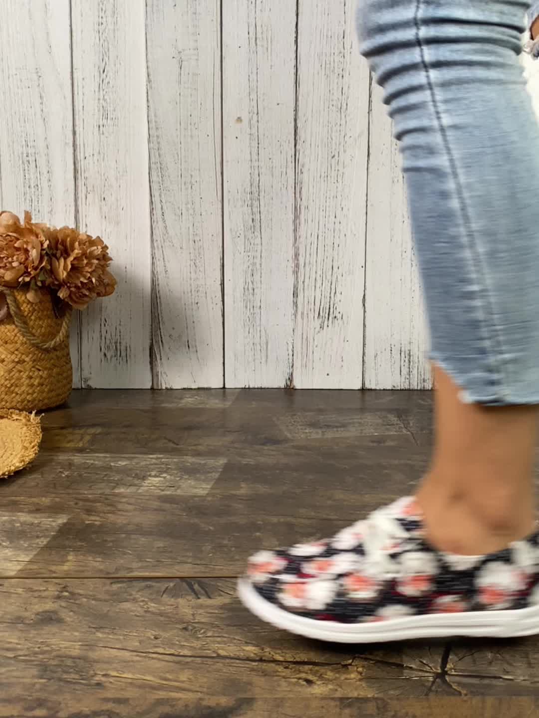 Women's Christmas Cartoon Print Low Top Sneakers