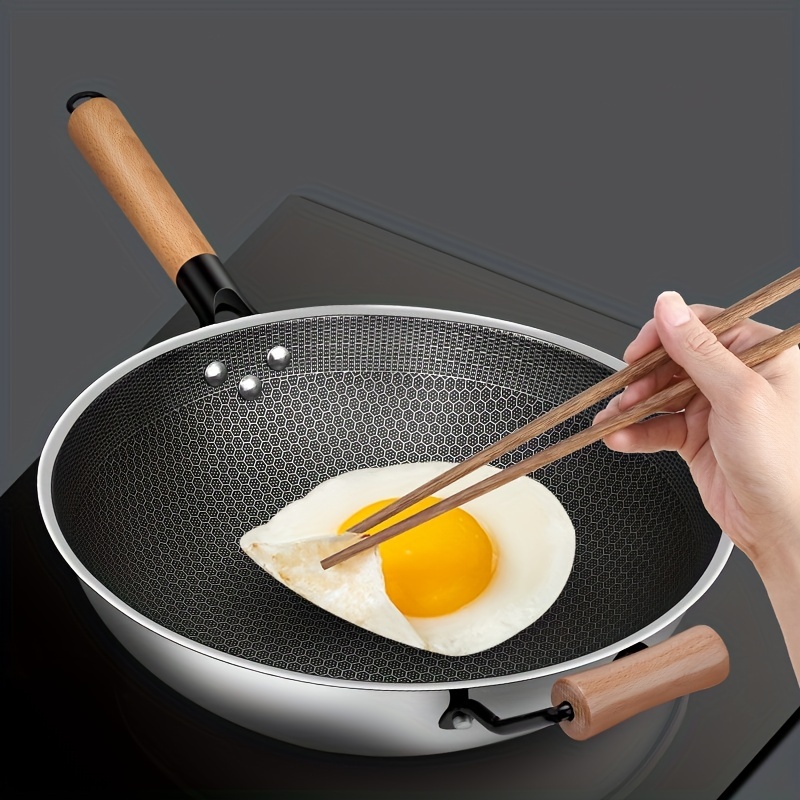 3-Cup Mini Egg Cast Iron Skillet Divided Omelet Frying Pan with Wood Handle  - China Frying Pan and Cast Iron Pan price