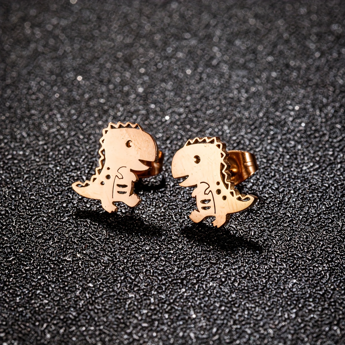 Men's Casual Dragon Patterned Earrings, Versatile Style