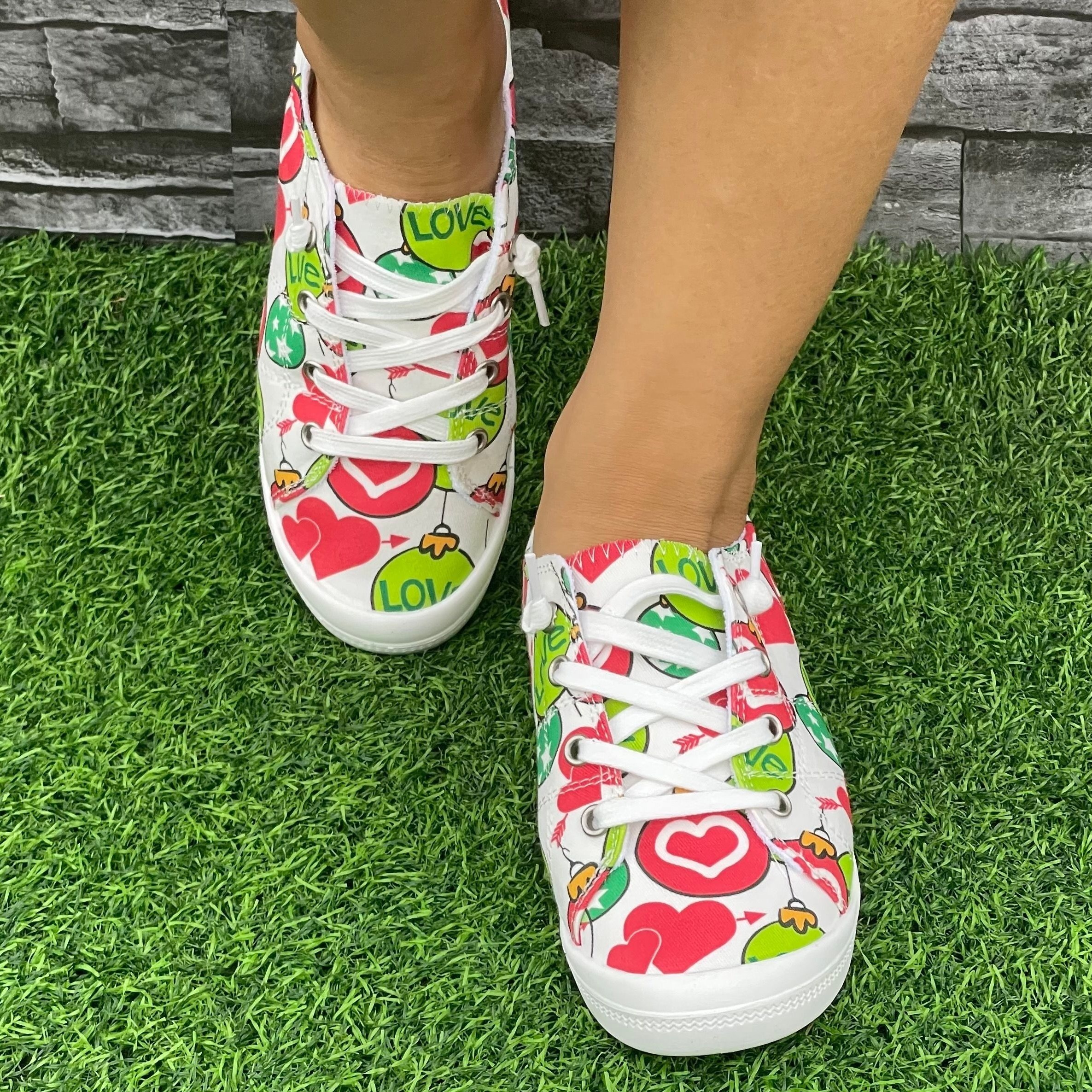 Women's Colorful Love Heart Pattern Skateboard Shoes