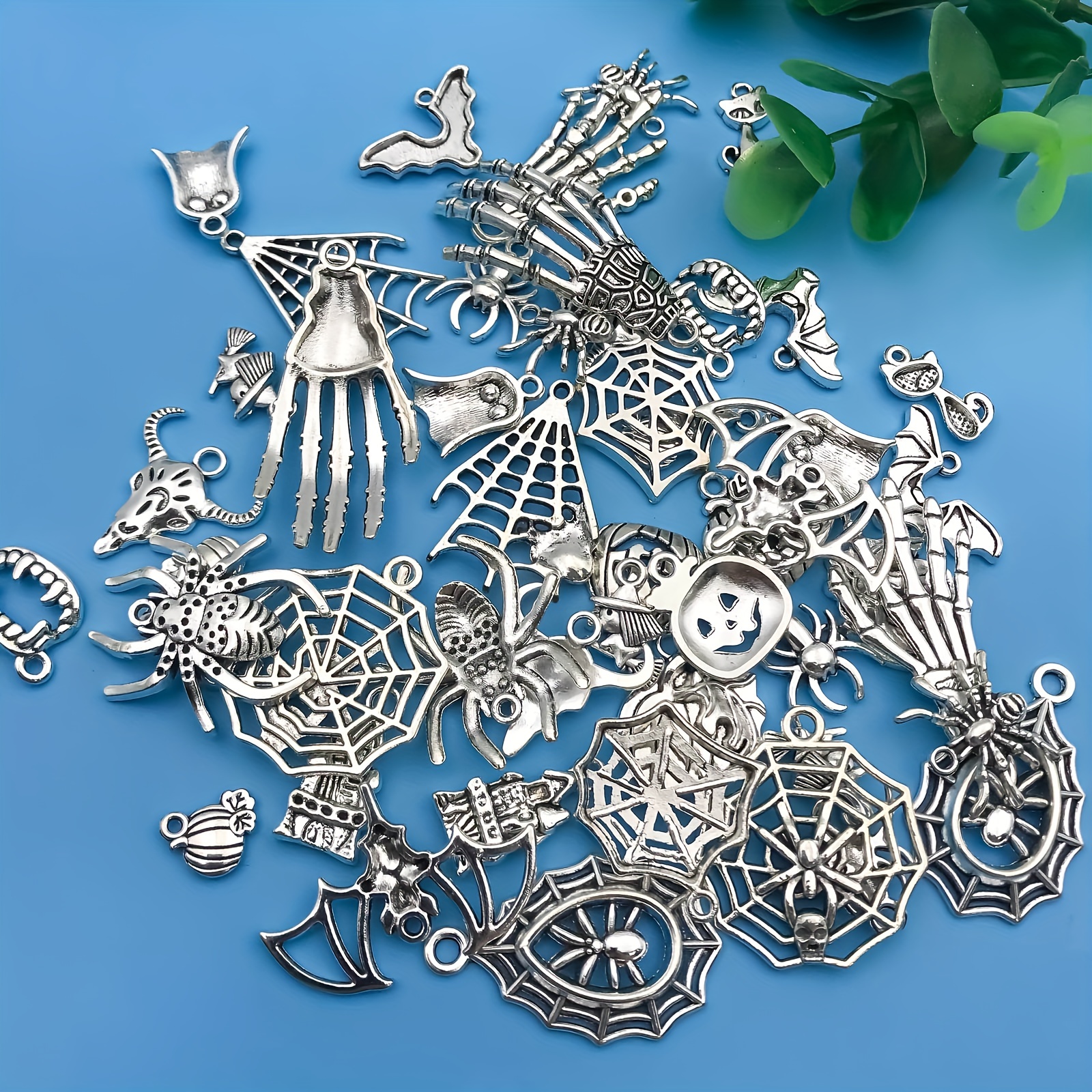 Randomly Mix 50Pcs/Set Zinc Alloy Antique Silver Halloween Series Spider Web Shaped Charms Pendants for DIY Necklace Bracelet Earrings Jewelry