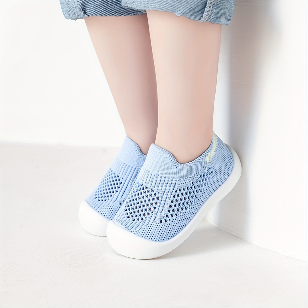 A Pair of Fashionable Breathable Mesh Solid Color Baby Walking Shoes, New Summer 2025 Style with Soft Anti-Slip Sole, 0-24 Months Slip On Toddler Training Shoes in Multiple Colors, Slipon Convenience, Breathable Mesh Design, Soft Fabric Lining, Durable Rubber Sole, Parents Shopping, New Walkers