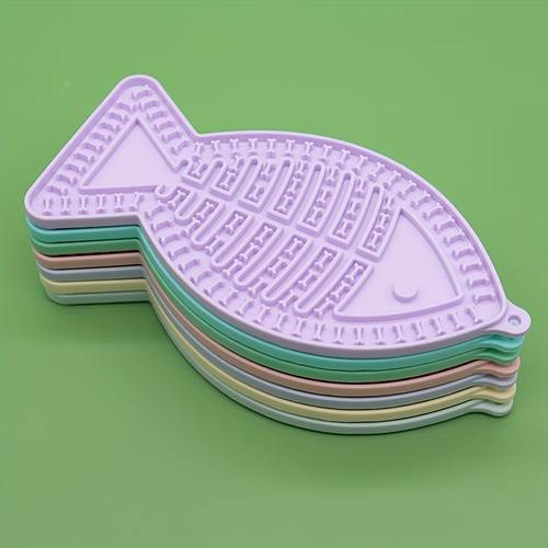 interactive fish shaped dog licking mat with suction cup slow feeder silicone pet feeding mat for habits