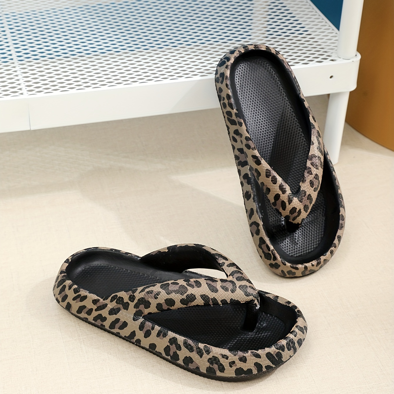 Women's Leopard Print Flip Flops Casual Clip Toe Beach Shoes