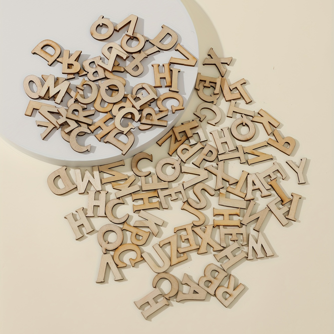 Zuroki 100 Pcs Perline Legno con Lettere da 12x12mm Lettera di Legno  Perline, Inglese Quadrato in Legno Lettere Dell'alfabeto Perline per  Braccialetti