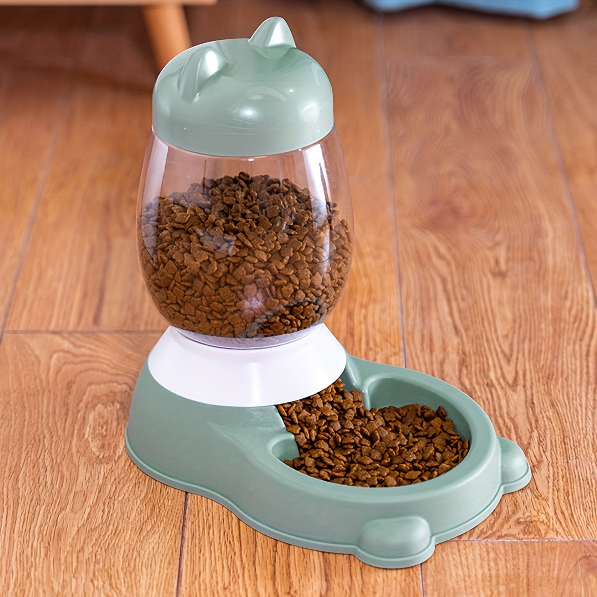 Large clearance cat feeder