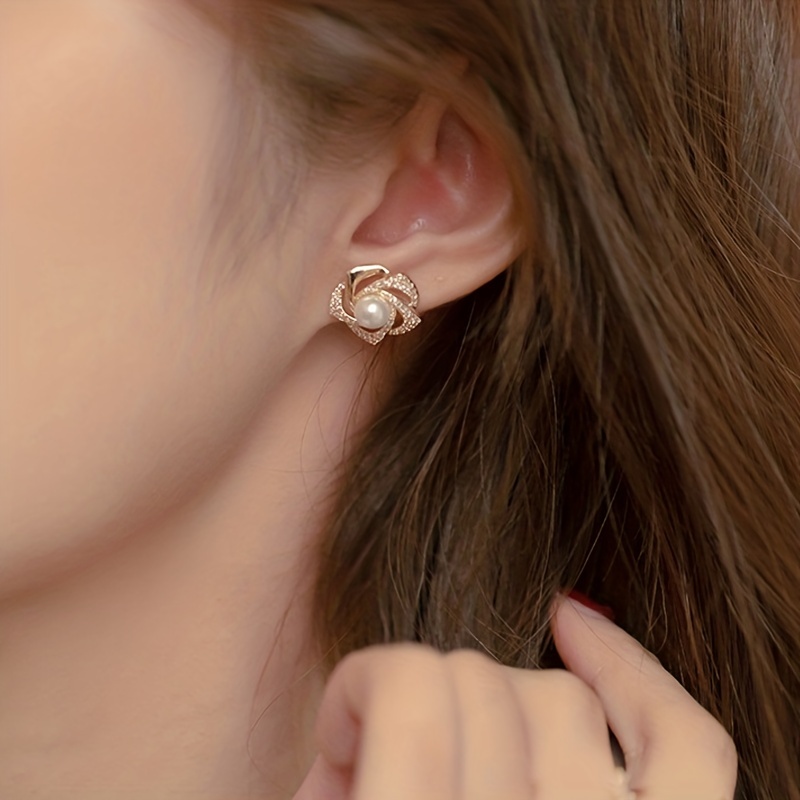 Delicate Vintage Rose Flower Rhinestone Stud Earrings