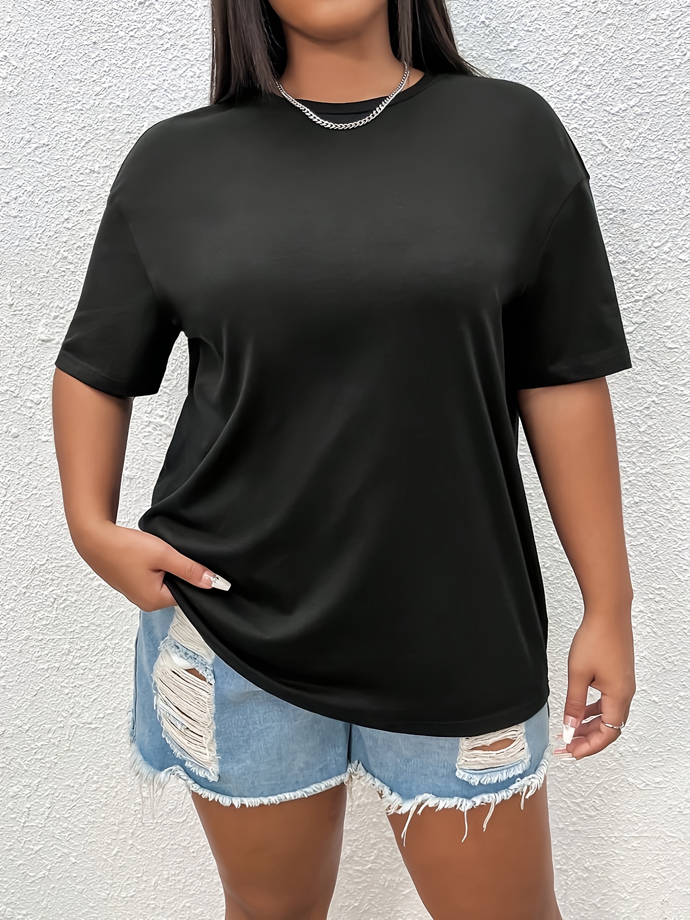Camiseta oversize negra con manga corta y cuello redondo