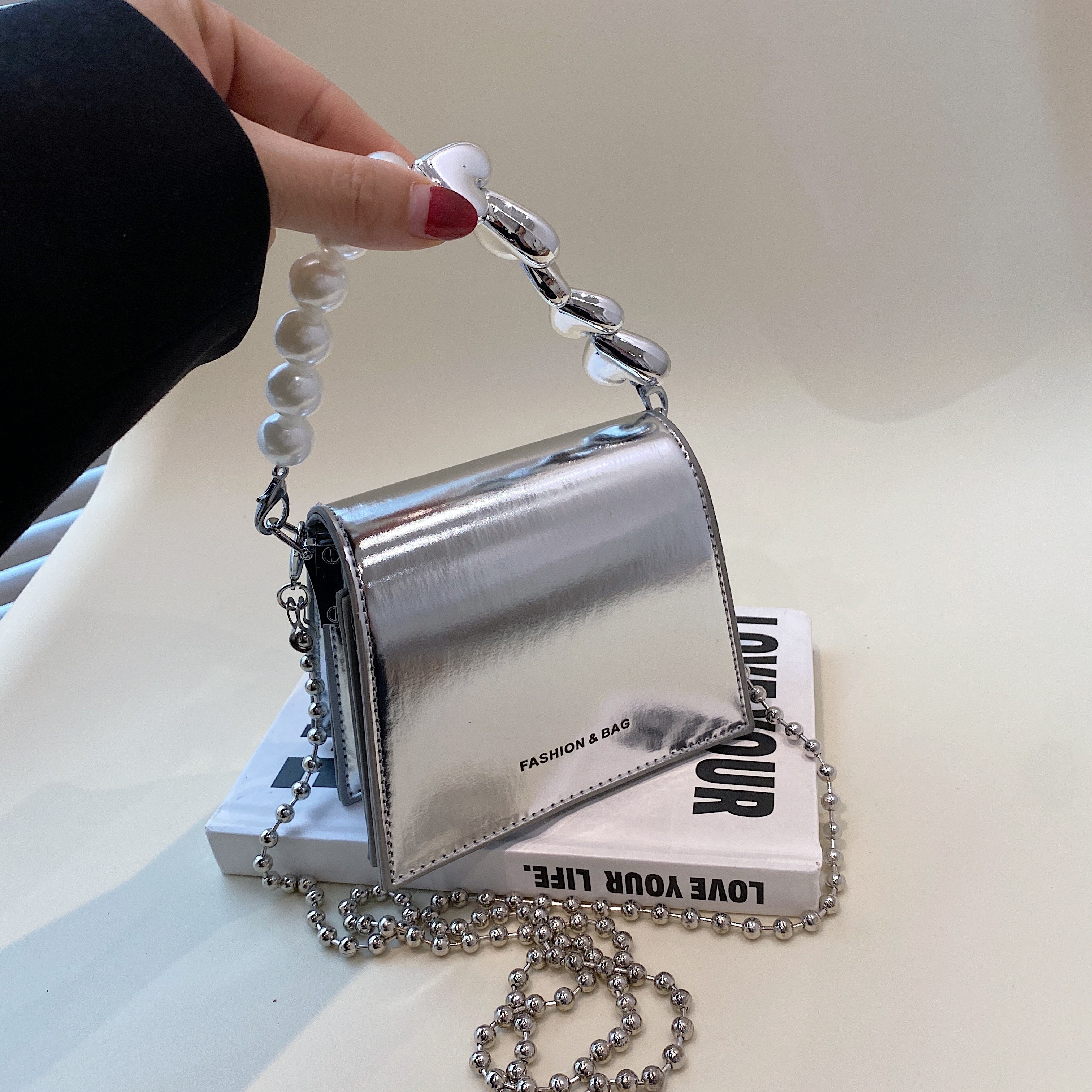 Pearl Heart Chain Handle Mini Handbag, Beaded Strap Flap Shoulder Bag, Faux  Leather Cute Magnet Crossbody Bag - Temu Denmark
