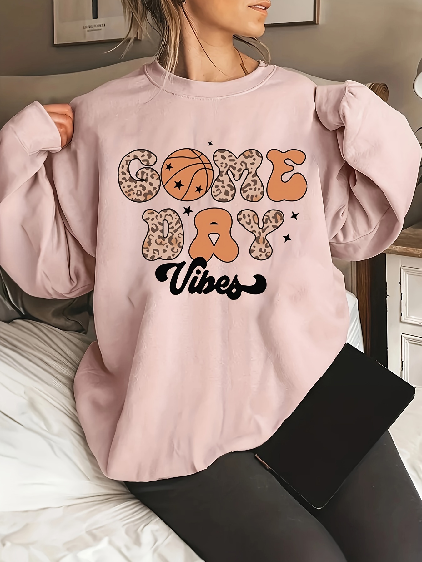 CREW NECK LONG SLEEVE SWEATSHIRT