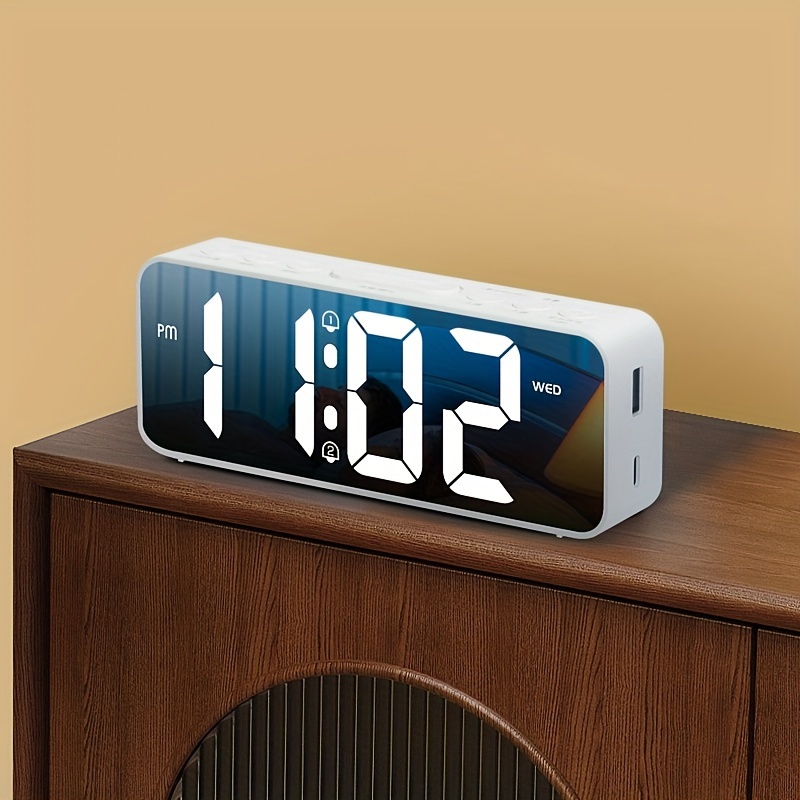Reloj despertador digital FM, altavoz Bluetooth con luz nocturna de 7  colores, puerto de carga USB y tipo C, pantalla LED con atenuador