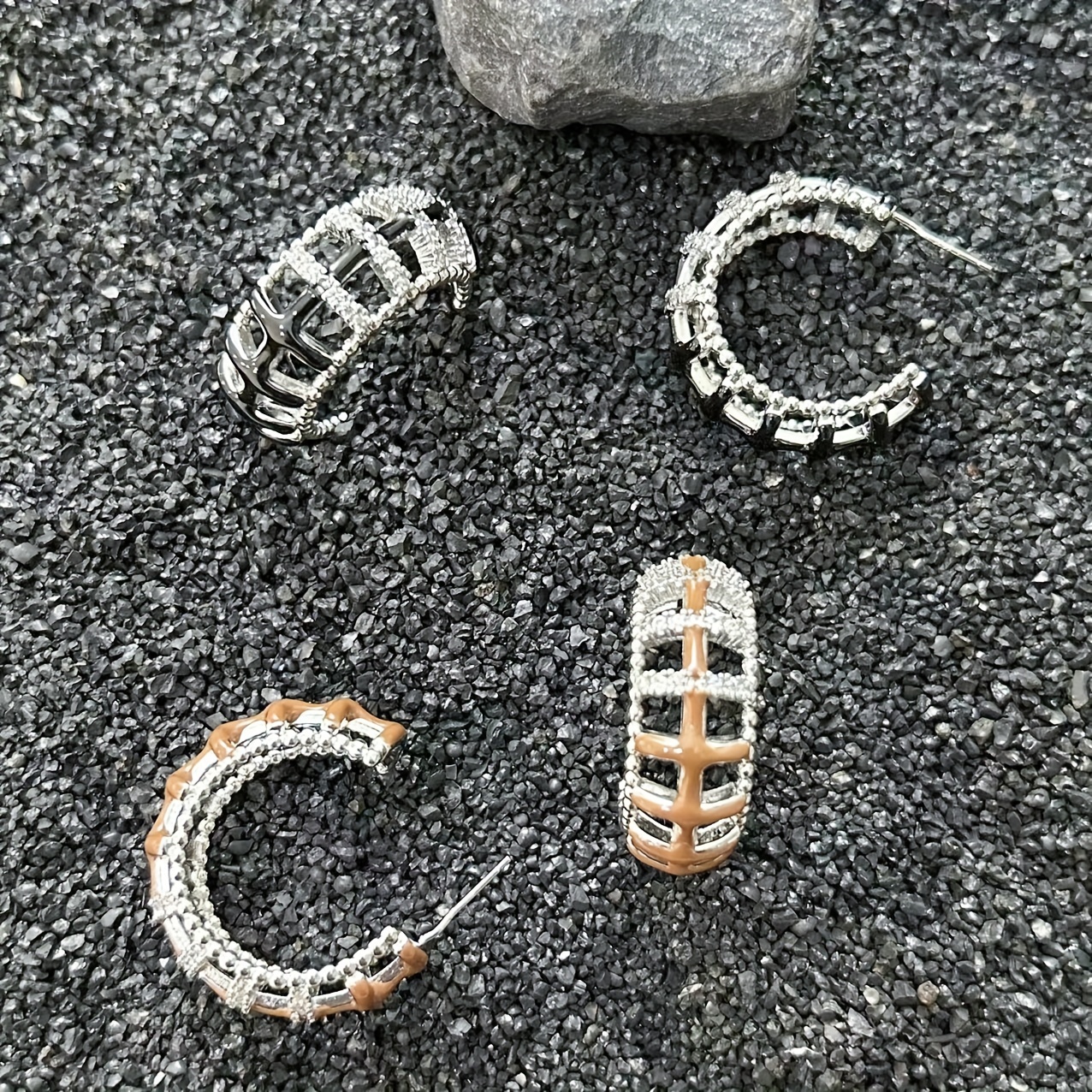 Boucles D'oreilles Superposées Dorées - Neuf Avec étiquettes, Finition Métal