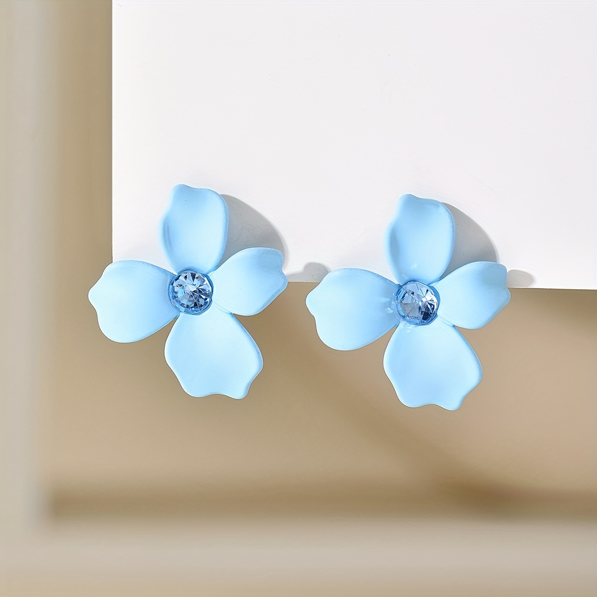 Image of Acrylic Fresh Colorful Flower Daisy Stud Earrings, Style Temperament All-match Candy Glossy Petal Earrings Suitable For Women' Wear