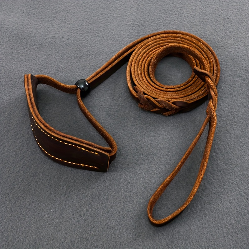 This Leather Dog Leash Measures 250cm In Length 2cm In Width, Making It Sturdy And Durable. It Features An Adjustable Collar And Leash Combination Suitable For Medium To Large Dogs, Without Battery
