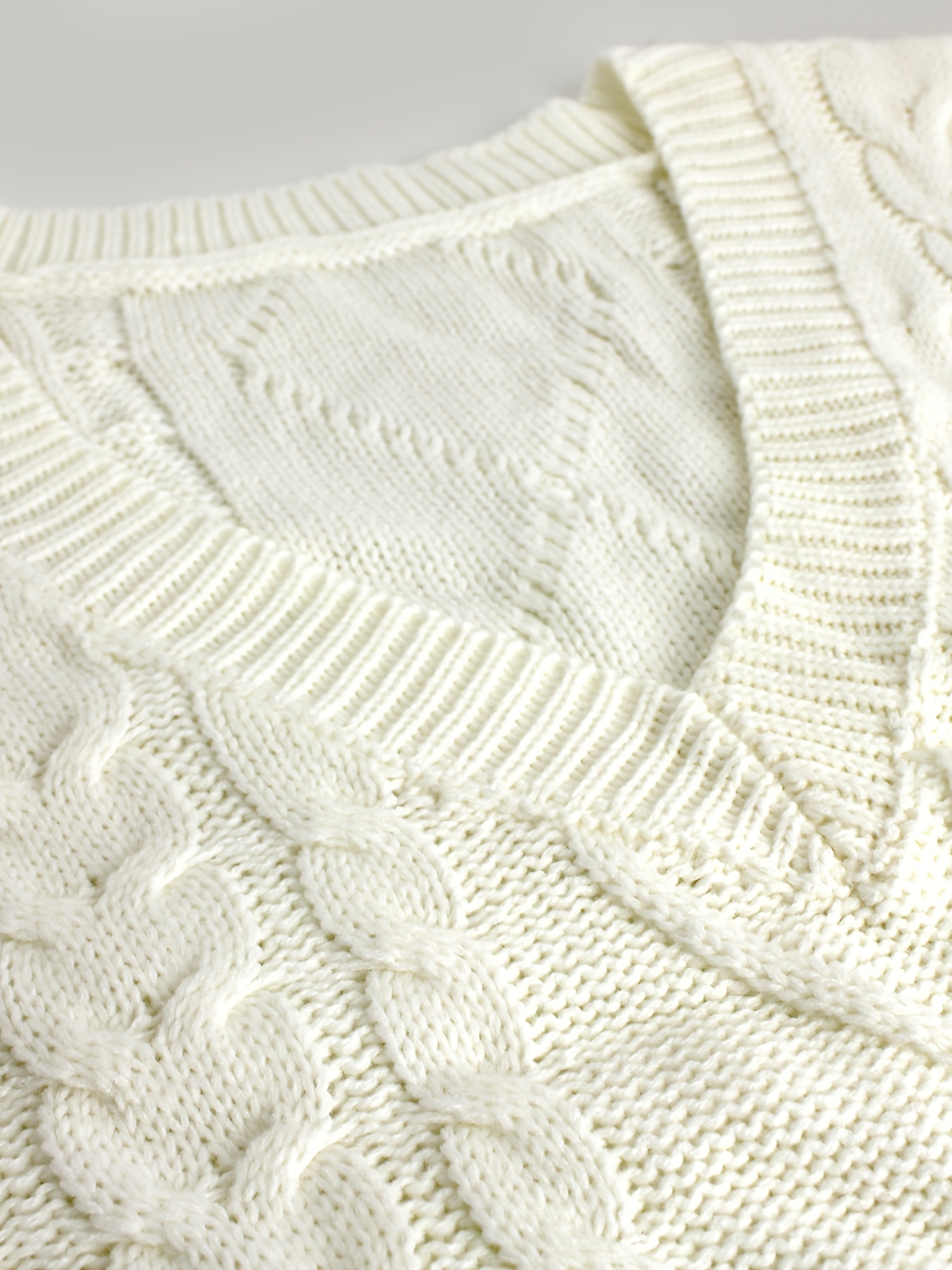 Cable-Knit V-Neck Sleeveless Sweater Vest – KesleyBoutique